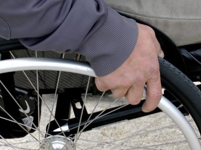 Accessori per carrozzina per disabili: ecco i più utili